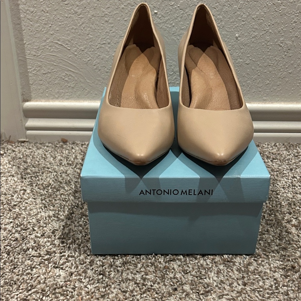 Antonio Melani Women's Tan Heels